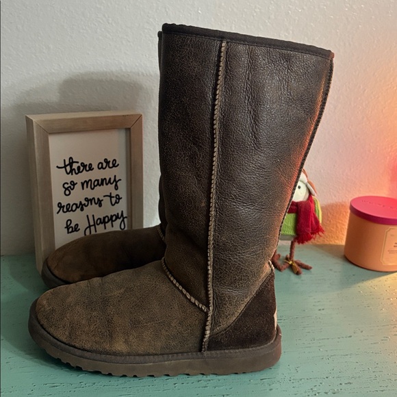 UGG Dark Brown Sheepskin Boots SZ 9 box 148 - Picture 4 of 6